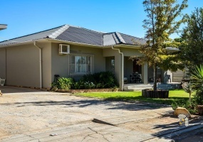 Vredendal house for sale, 3 bedroom home Vredendal, property with business rights Vredendal, first home Vredendal, house with indoor braai Vredendal, Western Cape property for sale, Vredendal real estate, starter home Vredendal