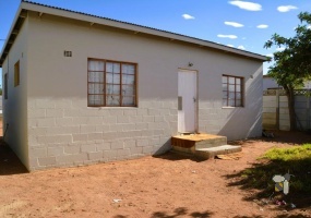 Vredendal North house for sale, 2 bedroom home Vredendal, house with yard Vredendal North, starter home Vredendal, property in Vredendal North, secure house for sale Vredendal, Vredendal North real estate, fenced property Vredendal