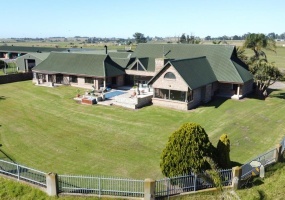 George lifestyle farm for sale, horse farm George, irrigated farm George, main house with cottages, Friesian horse stud, cattle and game farm, pasture irrigation, George farming property