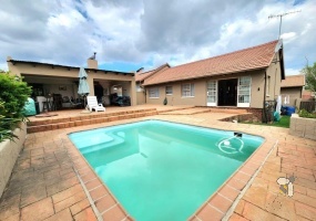 Winchester Hills property for sale, 3 bedroom house Winchester Hills, cluster home with pool, Winchester Hills family home, Johannesburg South property