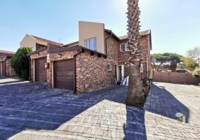 Glenvista townhouse for sale, pet friendly townhouse Johannesburg South, 3 bedroom townhouse Glenvista, property near Trinity School