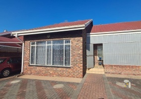 Parys house for sale, 2 bedroom home Parys, property near schools Parys, starter home Free State, small family house Parys