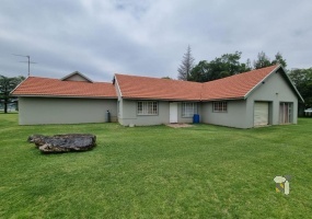 Vaal River property Vanderbijlpark, sectional title Vaal River, riverside property Vanderbijlpark, Loch Vaal homes, Vaal River jetty property, 5-bedroom sectional title Vanderbijlpark