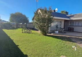 Parys property for sale, family home Parys, 4-bedroom house Parys, affordable property Parys, house with swimming pool Parys, borehole homes Free State, solar-powered homes Parys, secure family homes Parys
