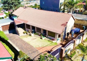 Oakdene property for sale, 4-bedroom house Oakdene, homes with flatlet Johannesburg, panoramic view properties, family homes Oakdene, modern houses Johannesburg South, real estate Oakdene