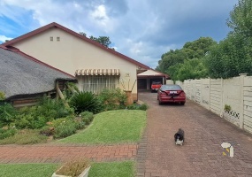 Sole mandate Parys, Parys homes for sale, property with cottage Parys, 3-bedroom house Parys, investment property Free State, rental income property Parys, upmarket homes Parys, family homes Parys