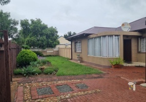 Sole mandate Parys, family home Parys, 3-bedroom house Parys, flatlet for sale Parys, homes with garden Parys, borehole property Free State, houses with garages Parys, investment property Parys