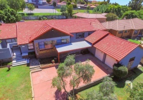 Winchester Hills house for sale, 4-bedroom family home Johannesburg, house with pool Winchester Hills, modern home Johannesburg, open-plan lounge and kitchen, entertainment home Johannesburg, staff quarters or flat potential