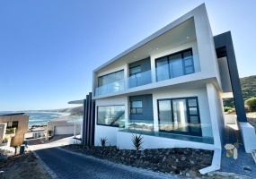 Pinnacle Point Golf Estate, Mossel Bay property, 4-bedroom house for sale, ocean view home, luxury real estate, secure estate living, golf estate property, Pinnacle Point Golf Estate home