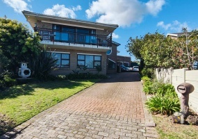 Dana Bay house for sale, 5 bedroom home Mossel Bay, family home Dana Bay, sea view property Dana Bay, investment property Mossel Bay, R2.9m house Dana Bay
