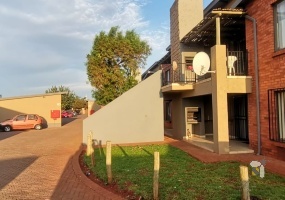 Theresa Park, Gauteng 0182, 2 Bedrooms Bedrooms, 0 ,2 BathroomsBathrooms,Apartment,For Sale,0,10673