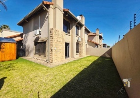 Sonneveld Brakpan property, 3 bedroom home Sonneveld, lock-up-and-go house Brakpan, double-storey home with solar backup, house for rent Brakpan, Sonneveld family home