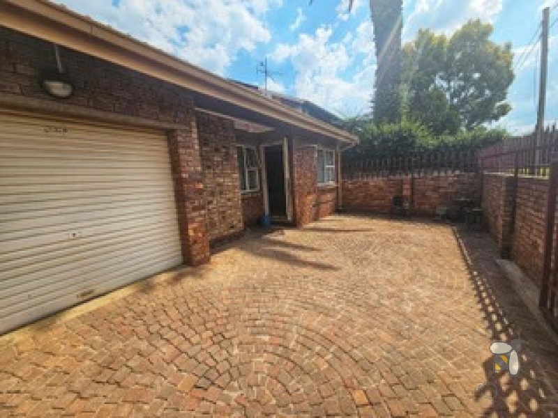 Brakpan Central townhouse for sale, Brakpan simplex, facebrick townhouse Brakpan, 2 bedroom townhouse Brakpan, low maintenance home Brakpan, Brakpan property for sale, Chas Everitt Brakpan
