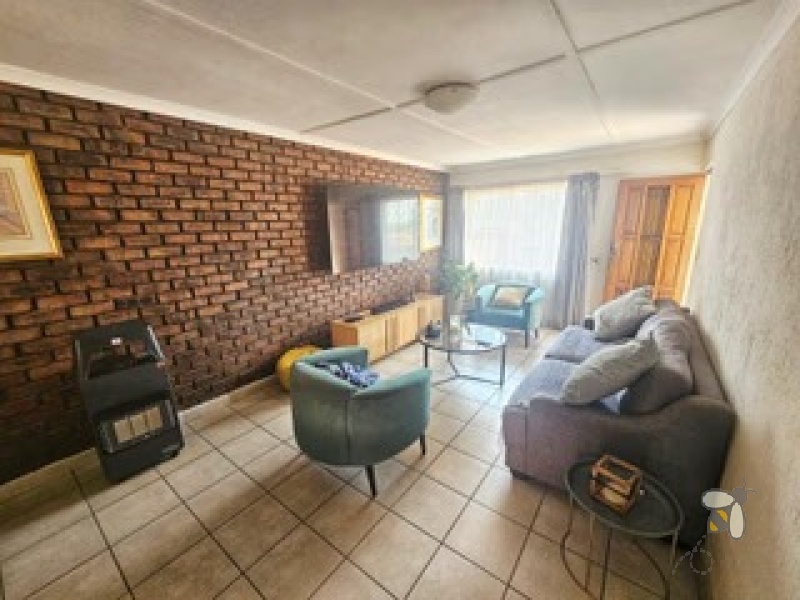 Brakpan Central townhouse for sale, Brakpan simplex, facebrick townhouse Brakpan, 2 bedroom townhouse Brakpan, low maintenance home Brakpan, Brakpan property for sale, Chas Everitt Brakpan