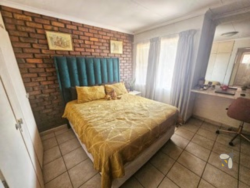 Brakpan Central townhouse for sale, Brakpan simplex, facebrick townhouse Brakpan, 2 bedroom townhouse Brakpan, low maintenance home Brakpan, Brakpan property for sale, Chas Everitt Brakpan