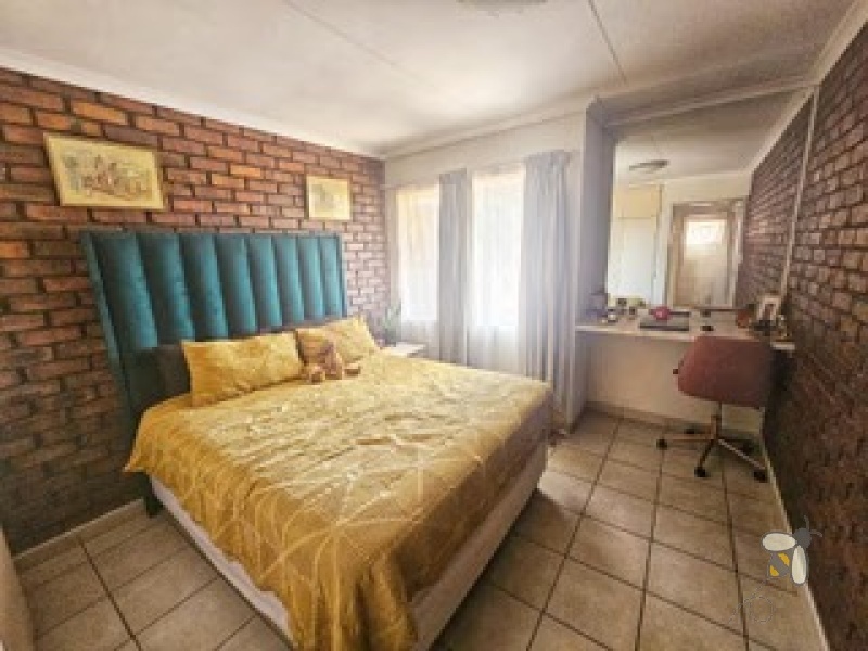 Brakpan Central townhouse for sale, Brakpan simplex, facebrick townhouse Brakpan, 2 bedroom townhouse Brakpan, low maintenance home Brakpan, Brakpan property for sale, Chas Everitt Brakpan