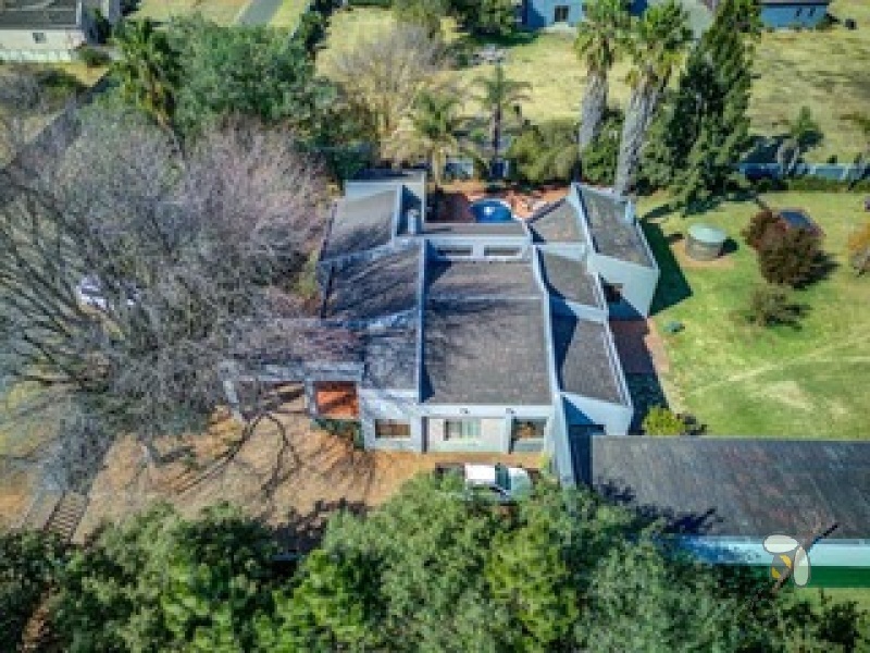 Rand Collieries property for sale, Brakpan small holding, smallholding investment Brakpan, 4 bedroom house Brakpan, Brakpan smallholding with cottage, Brakpan property near Mall Carnival, Brakpan farm-style property for sale, Chas Everitt Brakpan