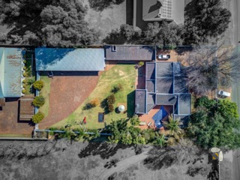 Rand Collieries property for sale, Brakpan small holding, smallholding investment Brakpan, 4 bedroom house Brakpan, Brakpan smallholding with cottage, Brakpan property near Mall Carnival, Brakpan farm-style property for sale, Chas Everitt Brakpan