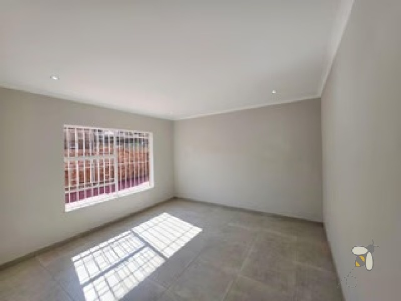 Kenleaf property for sale, Brakpan homes for sale, full title house Kenleaf, no levies Brakpan, renovated facebrick home Brakpan, 3 bedroom house Brakpan, secure complex Brakpan, Chas Everitt Brakpan property