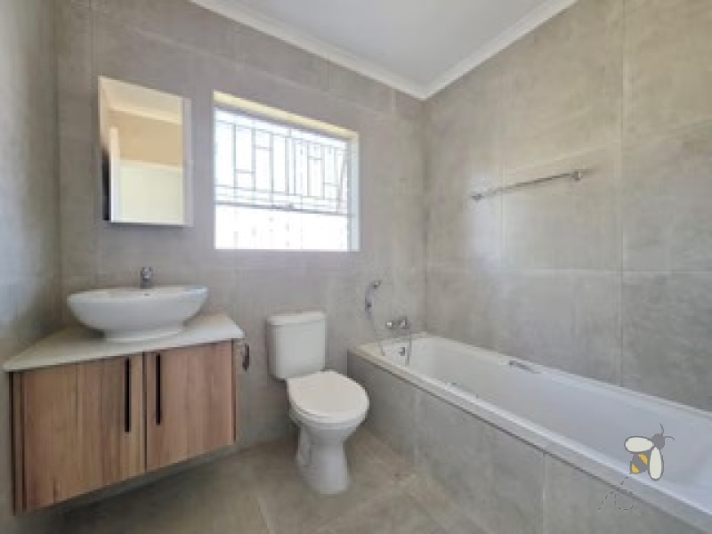 Kenleaf property for sale, Brakpan homes for sale, full title house Kenleaf, no levies Brakpan, renovated facebrick home Brakpan, 3 bedroom house Brakpan, secure complex Brakpan, Chas Everitt Brakpan property