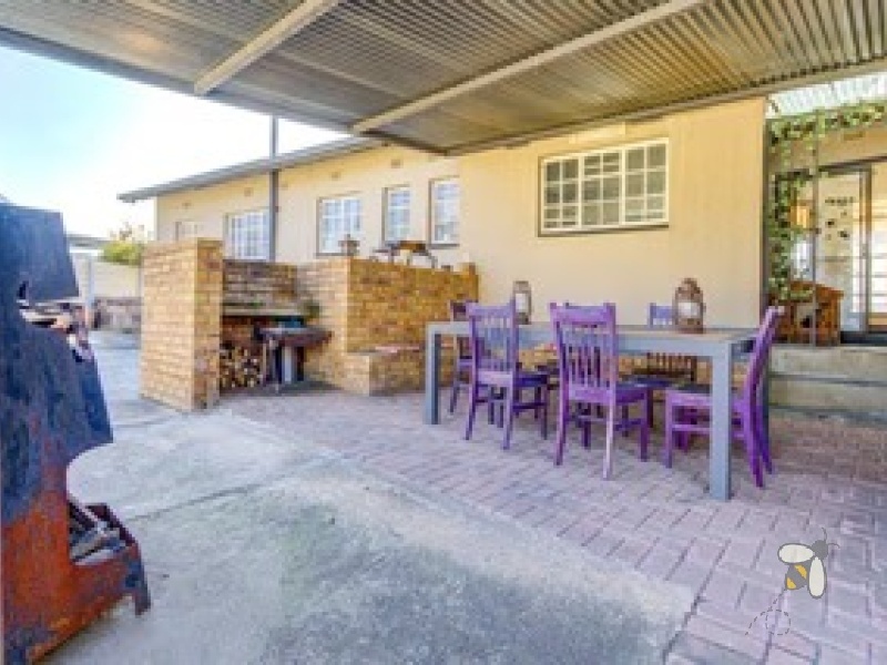 Dalpark property for sale, Dalpark Brakpan houses, 3 bedroom home Dalpark, boomed area Brakpan, home with granny flat Brakpan, secure property Dalpark, Chas Everitt Brakpan