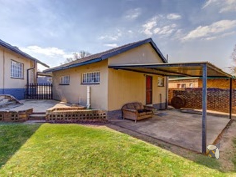 Dalpark property for sale, Dalpark Brakpan houses, 3 bedroom home Dalpark, boomed area Brakpan, home with granny flat Brakpan, secure property Dalpark, Chas Everitt Brakpan