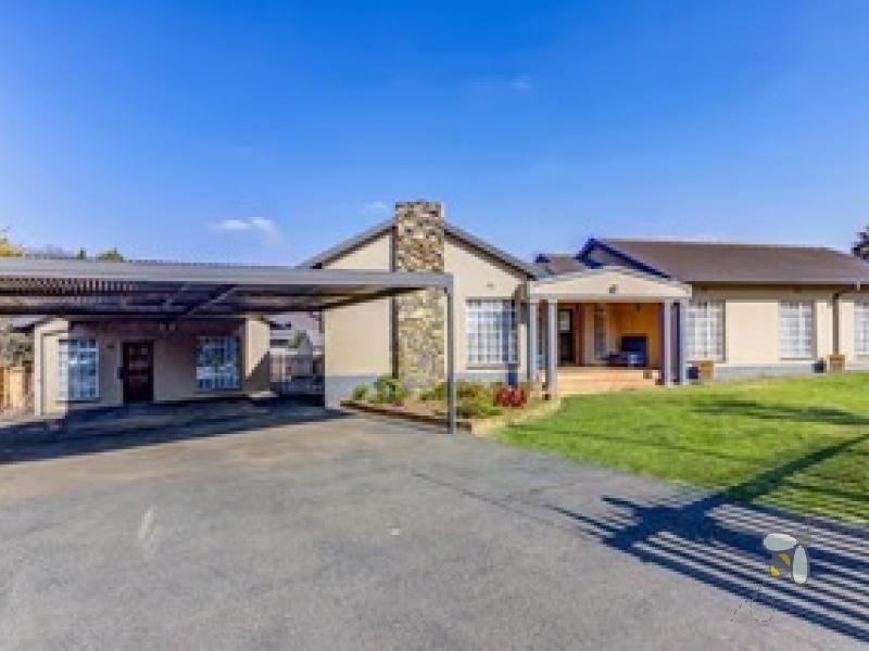 Dalpark property for sale, Dalpark Brakpan houses, 3 bedroom home Dalpark, boomed area Brakpan, home with granny flat Brakpan, secure property Dalpark, Chas Everitt Brakpan