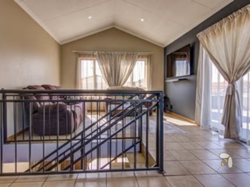 Sonneveld Brakpan property, Sonneveld homes for sale, 3 bedroom house Sonneveld, full title house Brakpan, family home Sonneveld estate, double-storey home Brakpan, Chas Everitt Brakpan