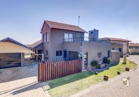 Sonneveld Brakpan property, Sonneveld homes for sale, 3 bedroom house Sonneveld, full title house Brakpan, family home Sonneveld estate, double-storey home Brakpan, Chas Everitt Brakpan