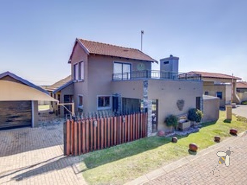 Sonneveld Brakpan property, Sonneveld homes for sale, 3 bedroom house Sonneveld, full title house Brakpan, family home Sonneveld estate, double-storey home Brakpan, Chas Everitt Brakpan