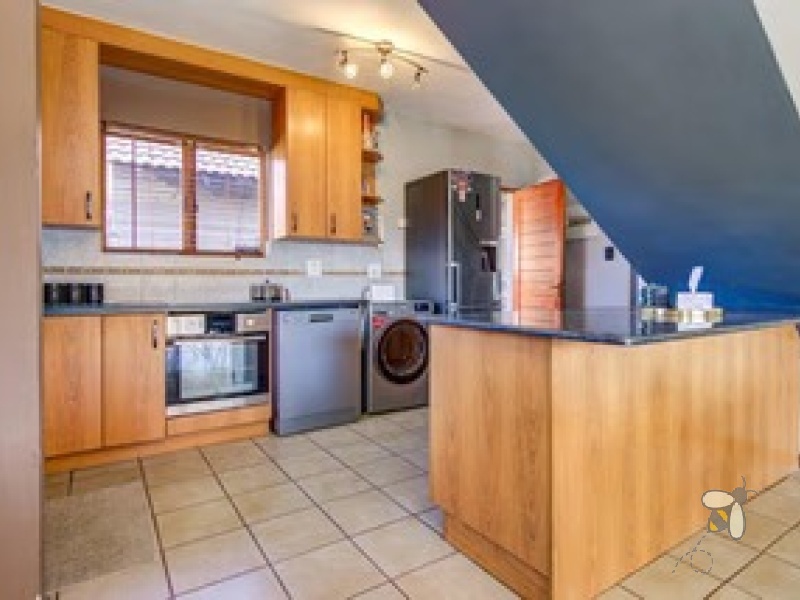 Sonneveld Brakpan property, Sonneveld homes for sale, 3 bedroom house Sonneveld, full title house Brakpan, family home Sonneveld estate, double-storey home Brakpan, Chas Everitt Brakpan