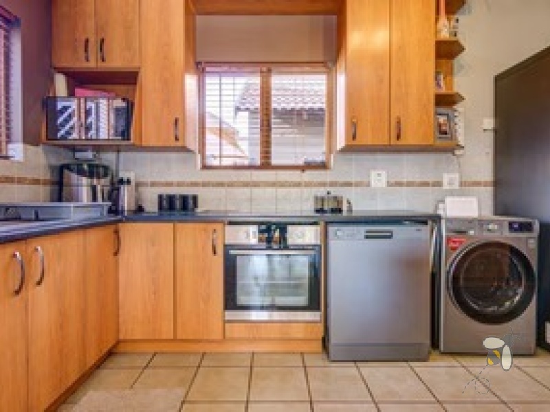 Sonneveld Brakpan property, Sonneveld homes for sale, 3 bedroom house Sonneveld, full title house Brakpan, family home Sonneveld estate, double-storey home Brakpan, Chas Everitt Brakpan