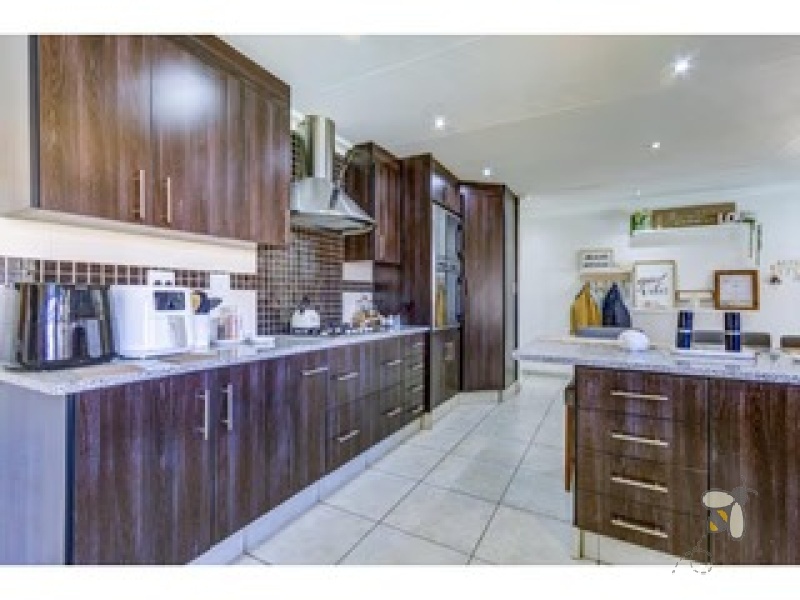 Dalpark Brakpan property, Dalpark Ext 5 homes for sale, 3 bedroom house Dalpark, exclusive mandate Dalpark, family home with pool Brakpan, house with garages Dalpark, Chas Everitt Brakpan