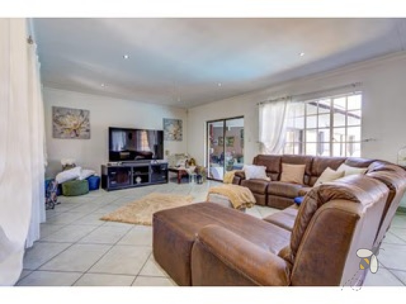 Dalpark Brakpan property, Dalpark Ext 5 homes for sale, 3 bedroom house Dalpark, exclusive mandate Dalpark, family home with pool Brakpan, house with garages Dalpark, Chas Everitt Brakpan