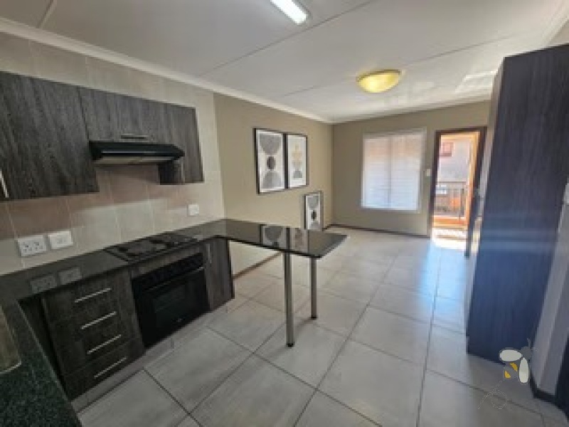 Kenleaf Brakpan property, 1 bedroom apartment Brakpan, modern lock-up-and-go Brakpan, stylish apartment Kenleaf, secure living Brakpan, first-time buyer property Brakpan, Chas Everitt Brakpan