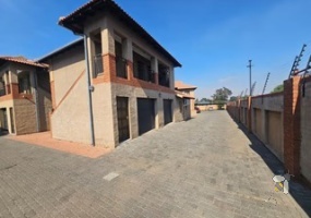 Kenleaf Brakpan property, 1 bedroom apartment Brakpan, modern lock-up-and-go Brakpan, stylish apartment Kenleaf, secure living Brakpan, first-time buyer property Brakpan, Chas Everitt Brakpan