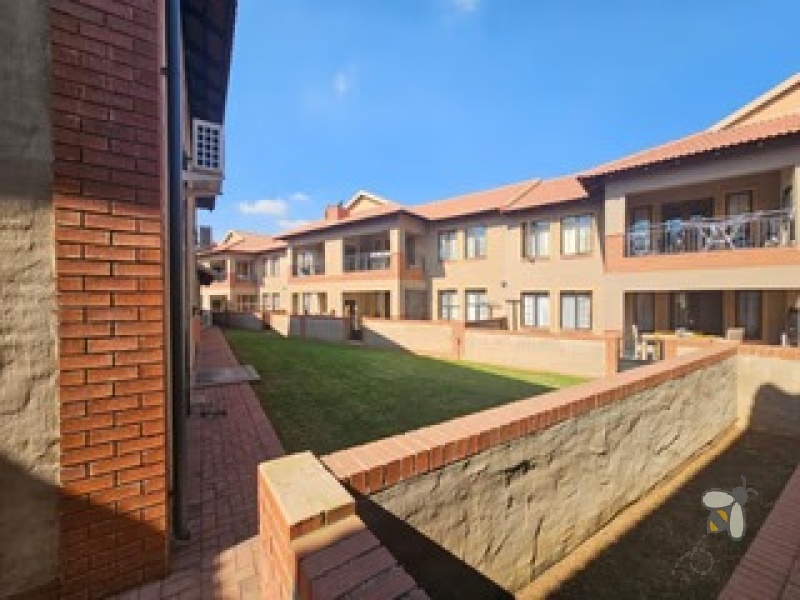 Kenleaf Brakpan property, 1 bedroom apartment Brakpan, modern lock-up-and-go Brakpan, stylish apartment Kenleaf, secure living Brakpan, first-time buyer property Brakpan, Chas Everitt Brakpan