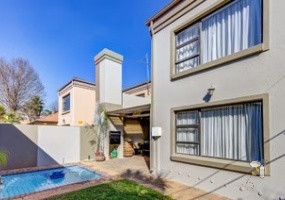 Sonneveld Brakpan property, lock-up-and-go home Sonneveld, 3 bedroom house Brakpan, sectional title no levies, Brakpan estate listings, Chas Everitt Brakpan