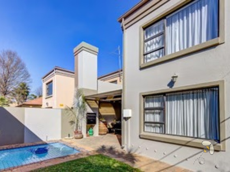 Sonneveld Brakpan property, lock-up-and-go home Sonneveld, 3 bedroom house Brakpan, sectional title no levies, Brakpan estate listings, Chas Everitt Brakpan