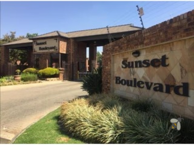 Sonneveld Brakpan ground floor unit, 2 bedroom apartment Sonneveld, Brakpan investment property, sectional title Sonneveld, property for sale Brakpan, Chas Everitt Brakpan