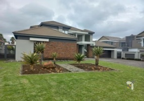 Helderwyk Estate Brakpan, 5 bedroom house Brakpan, luxury home Brakpan, modern family house Brakpan, Helderwyk property for sale, Chas Everitt Brakpan