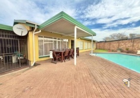 Minnebron Brakpan property, house with pool Brakpan, family home Brakpan for sale, investment property Brakpan, Chas Everitt Brakpan, Minnebron house for sale