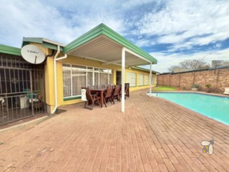 Minnebron Brakpan property, house with pool Brakpan, family home Brakpan for sale, investment property Brakpan, Chas Everitt Brakpan, Minnebron house for sale