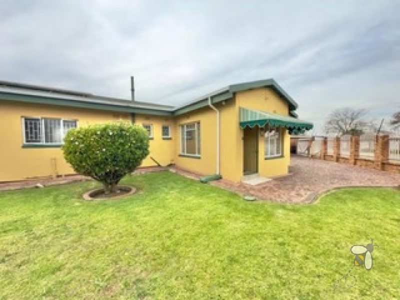 Minnebron Brakpan property, house with pool Brakpan, family home Brakpan for sale, investment property Brakpan, Chas Everitt Brakpan, Minnebron house for sale