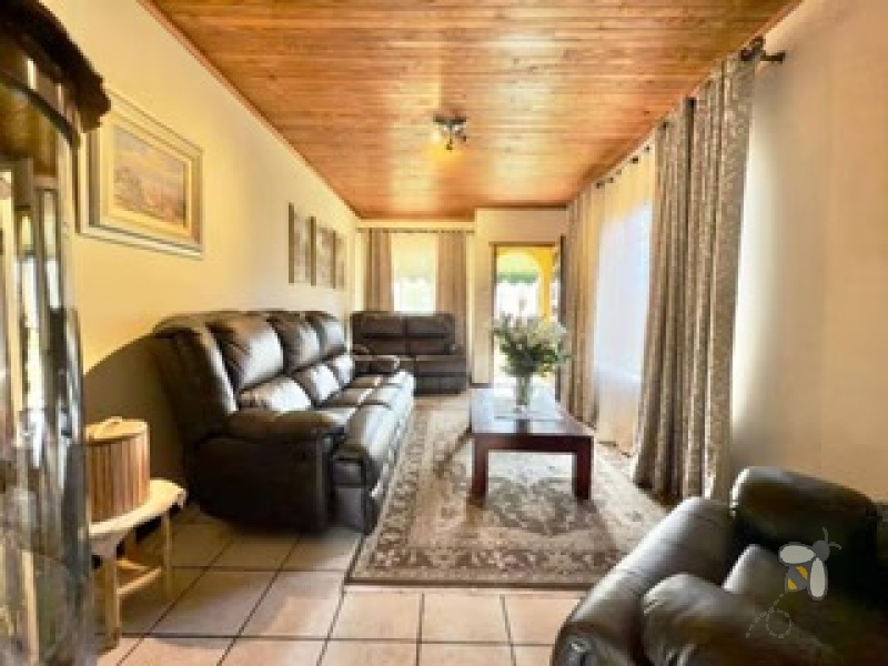 Minnebron Brakpan property, house with pool Brakpan, family home Brakpan for sale, investment property Brakpan, Chas Everitt Brakpan, Minnebron house for sale