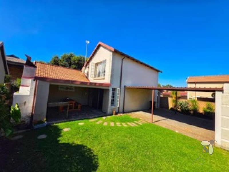 Sonneveld property for sale, 4-bedroom home Brakpan, full title freestanding house, Chas Everitt Brakpan, Brakpan real estate