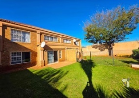 Kenleaf property for sale, 2-bedroom townhouse Brakpan, ground floor townhouse, Chas Everitt Brakpan, Brakpan real estate