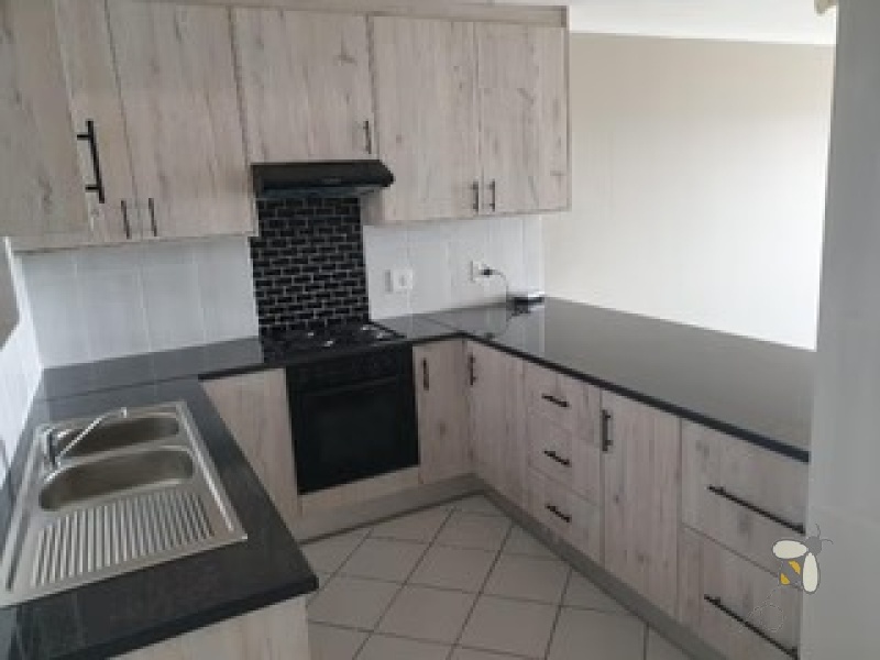 Brakpan Central property for sale, 2-bedroom apartment Brakpan, renovated kitchen, Chas Everitt Brakpan, Brakpan real estate