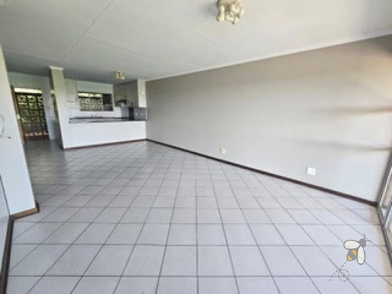 Brakpan Central property for sale, 2-bedroom apartment Brakpan, renovated kitchen, Chas Everitt Brakpan, Brakpan real estate