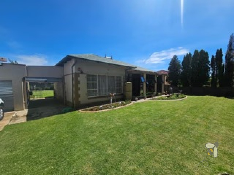 Dalview property for sale, 3-bedroom house Brakpan, family home Dalview, Chas Everitt Brakpan, secure family living